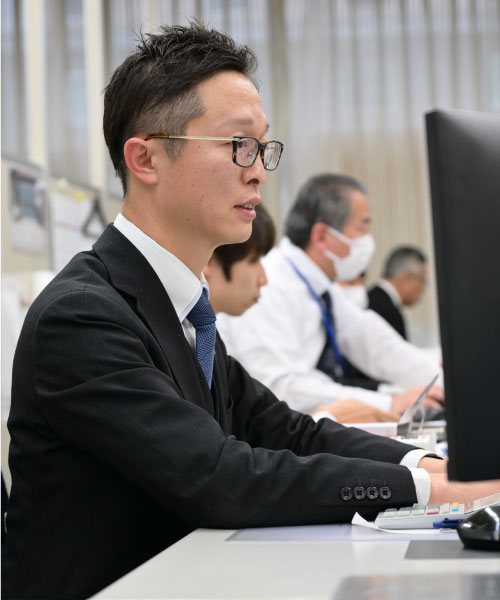 営業本部営業部 支店長 川瀬 哲生